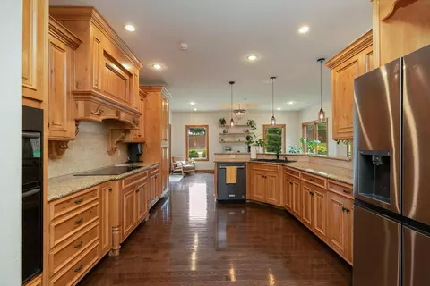 Kitchen - 3941 E Windsmore Dr, Springfield, MO 65802 photo 3 of 4