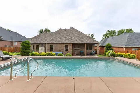 Exterior - 3941 E Windsmore Dr, Springfield, MO 65802 photo 9 of 11