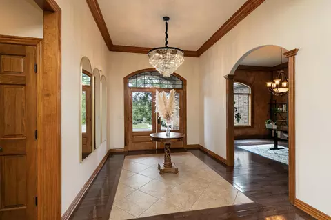 Entry Way - 3941 E Windsmore Dr, Springfield, MO 65802 photo 3 of 6