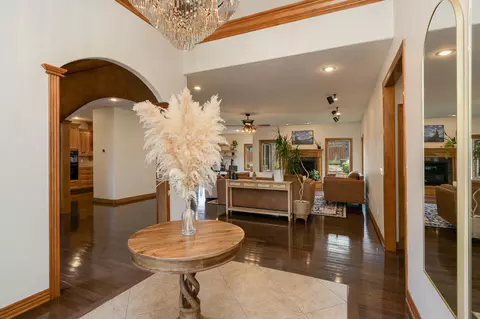 Entry Way - 3941 E Windsmore Dr, Springfield, MO 65802 photo 2 of 6