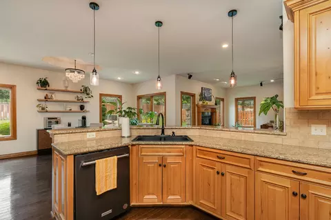 Kitchen - 3941 E Windsmore Dr, Springfield, MO 65802 photo 4 of 4