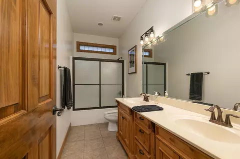 Bath - 3941 E Windsmore Dr, Springfield, MO 65802 photo 4 of 4