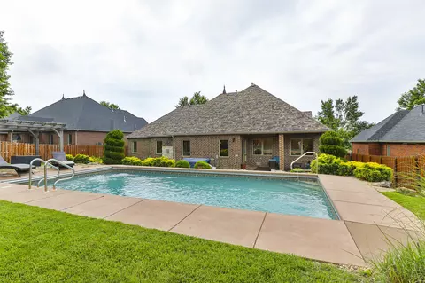 Exterior - 3941 E Windsmore Dr, Springfield, MO 65802 photo 8 of 11