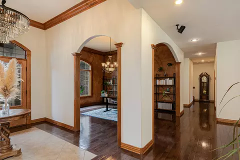 Entry Way - 3941 E Windsmore Dr, Springfield, MO 65802 photo 4 of 6