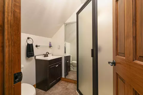 Bath - 3941 E Windsmore Dr, Springfield, MO 65802 photo 3 of 4