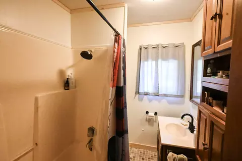 Bath - 167 Landers Ln, Gainesville, MO 65655 photo 1 of 1