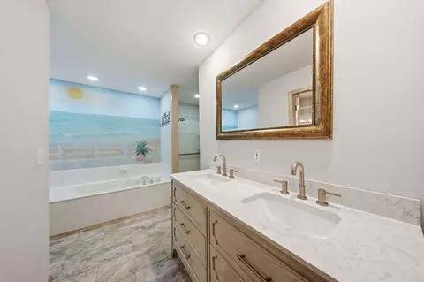 Bath - 5632 S Newton Ave, Springfield, MO 65810 photo 2 of 3