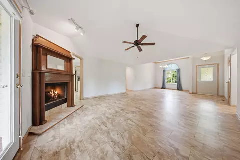 Living - 5632 S Newton Ave, Springfield, MO 65810 photo 3 of 4