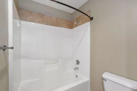 Bath - 3526 S Juniper Ave, Springfield, MO 65804 photo 3 of 3
