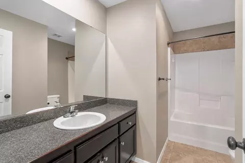 Bath - 3526 S Juniper Ave, Springfield, MO 65804 photo 2 of 3