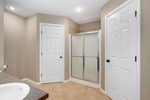 Bath - 3526 S Juniper Ave, Springfield, MO 65804 photo 1 of 3