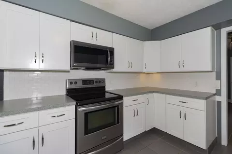 Kitchen - 2703 E Portland St, Springfield, MO 65804 photo 3 of 6