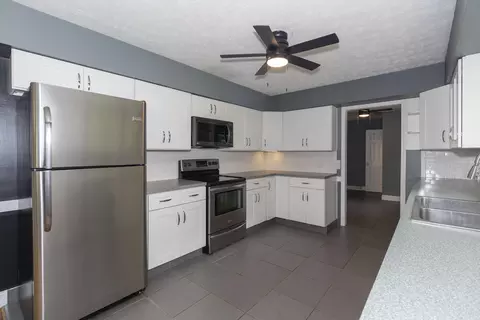 Kitchen - 2703 E Portland St, Springfield, MO 65804 photo 2 of 6