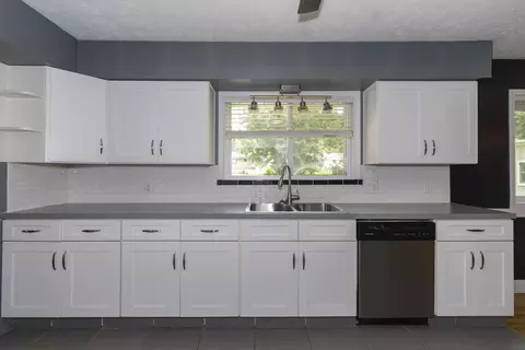 Kitchen - 2703 E Portland St, Springfield, MO 65804 photo 5 of 6