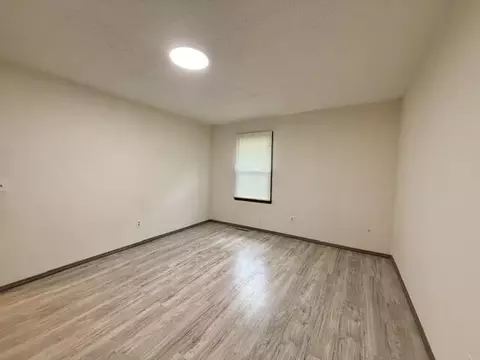 716 E Locust St, Springfield, MO 65803 photo 11
