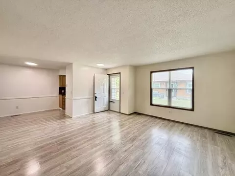 716 E Locust St, Springfield, MO 65803 photo 5