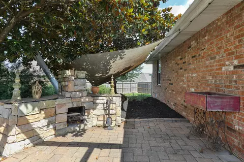 Exterior - 3702 W Vincent Dr, Springfield, MO 65810 photo 4 of 9