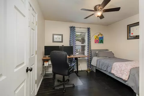Bedroom - 3702 W Vincent Dr, Springfield, MO 65810 photo 5 of 6