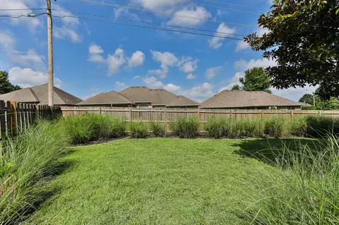 Exterior - 3702 W Vincent Dr, Springfield, MO 65810 photo 6 of 9