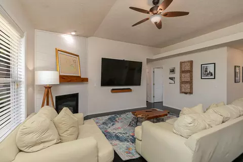 Living - 3702 W Vincent Dr, Springfield, MO 65810 photo 1 of 2