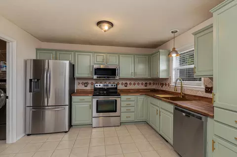 Kitchen - 3702 W Vincent Dr, Springfield, MO 65810 photo 1 of 2