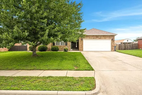 105 E Osage St, Strafford, MO 65757