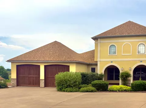 130 N Tuscany Dr, Hollister, MO 65672