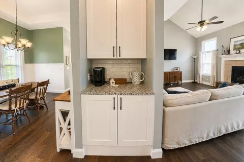 105 Nathan Dr, Hollister, MO 65672
