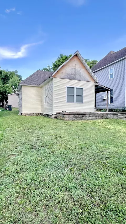 Exterior - 711 4th St, Monett, MO 65708 photo 2 of 4