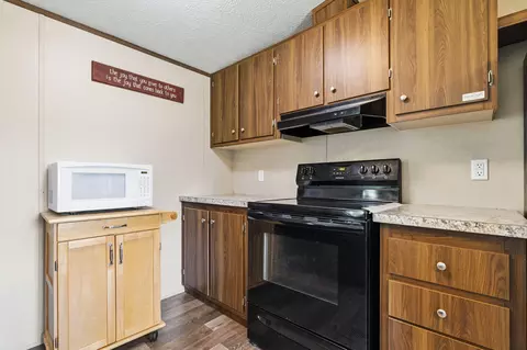 Kitchen - 192194 Cheyenne Rd, Tunas, MO 65764 photo 8 of 9