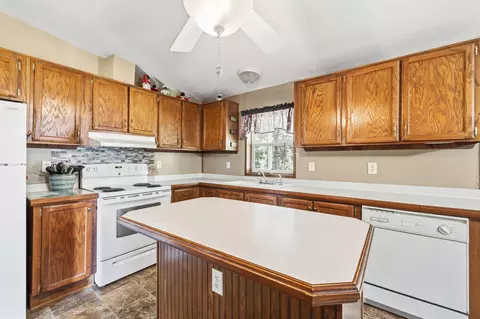 Kitchen - 192194 Cheyenne Rd, Tunas, MO 65764 photo 2 of 9