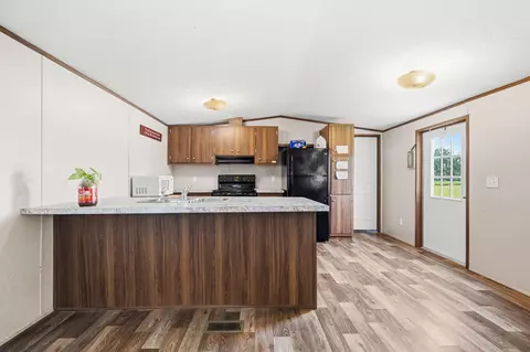 Kitchen - 192194 Cheyenne Rd, Tunas, MO 65764 photo 6 of 9