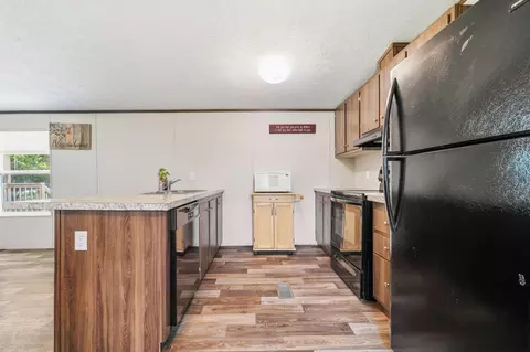 Kitchen - 192194 Cheyenne Rd, Tunas, MO 65764 photo 7 of 9