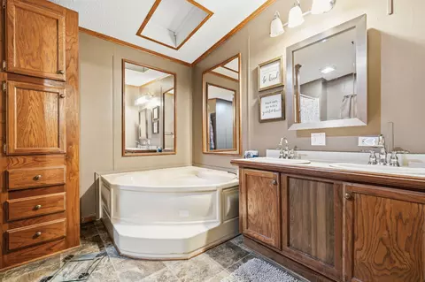 Bath - 192194 Cheyenne Rd, Tunas, MO 65764 photo 1 of 7