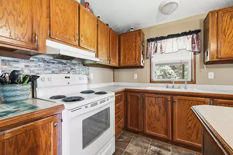 Kitchen - 192194 Cheyenne Rd, Tunas, MO 65764 photo 1 of 9