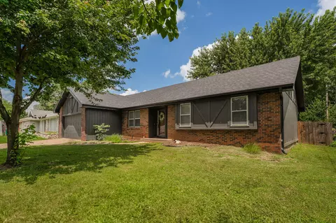 Exterior - 1209 W Berkeley St, Springfield, MO 65807 photo 2 of 9