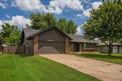 Exterior - 1209 W Berkeley St, Springfield, MO 65807 photo 3 of 9