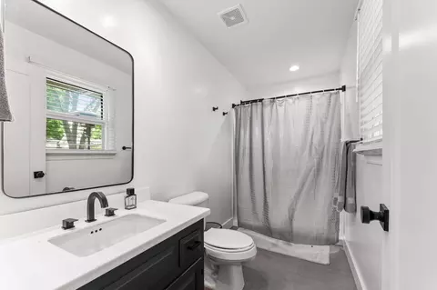 Bath - 1209 W Berkeley St, Springfield, MO 65807 photo 1 of 2