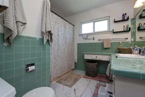 Bath - 1741 S Lancaster Ave, Springfield, MO 65807 photo 2 of 2
