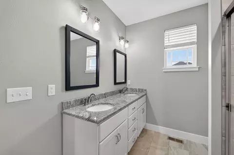 Bath - 1665 E Pea Ridge Dr, Republic, MO 65738 photo 1 of 3