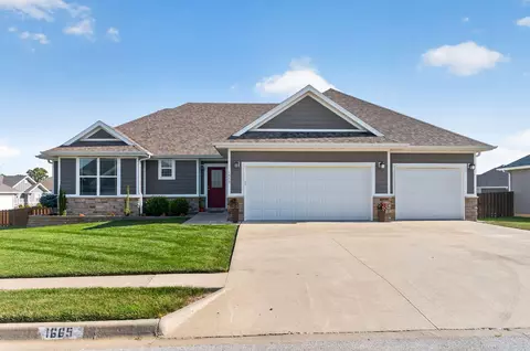 Exterior - 1665 E Pea Ridge Dr, Republic, MO 65738 photo 2 of 13