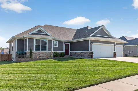 Exterior - 1665 E Pea Ridge Dr, Republic, MO 65738 photo 3 of 13