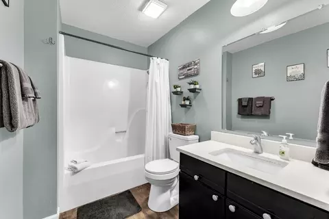 Bath - 142 Grandview Dr #3, Branson, MO 65616 photo 2 of 3