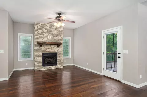 Living - 2342 W Darby St, Springfield, MO 65810 photo 8 of 13