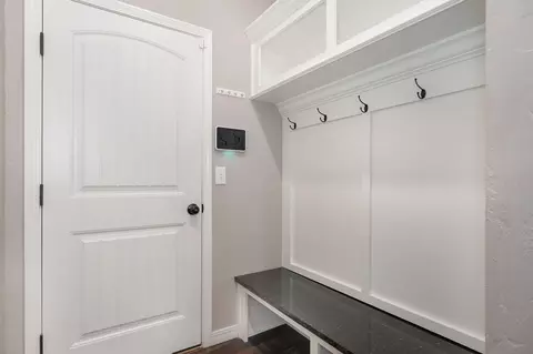 Entry Way - 2342 W Darby St, Springfield, MO 65810 photo 2 of 3