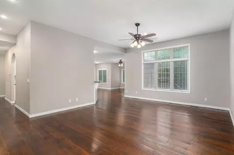 Living - 2342 W Darby St, Springfield, MO 65810 photo 2 of 13
