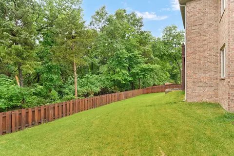 Exterior - 2342 W Darby St, Springfield, MO 65810 photo 10 of 12