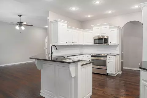 Kitchen - 2342 W Darby St, Springfield, MO 65810 photo 4 of 4