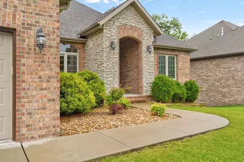 Exterior - 2342 W Darby St, Springfield, MO 65810 photo 4 of 12