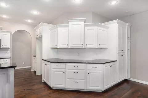 Kitchen - 2342 W Darby St, Springfield, MO 65810 photo 2 of 4